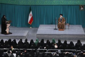 Imam Khamenei: Mengapa Mimbar Jumat Harus Membicarakan Dunia dan Akhirat